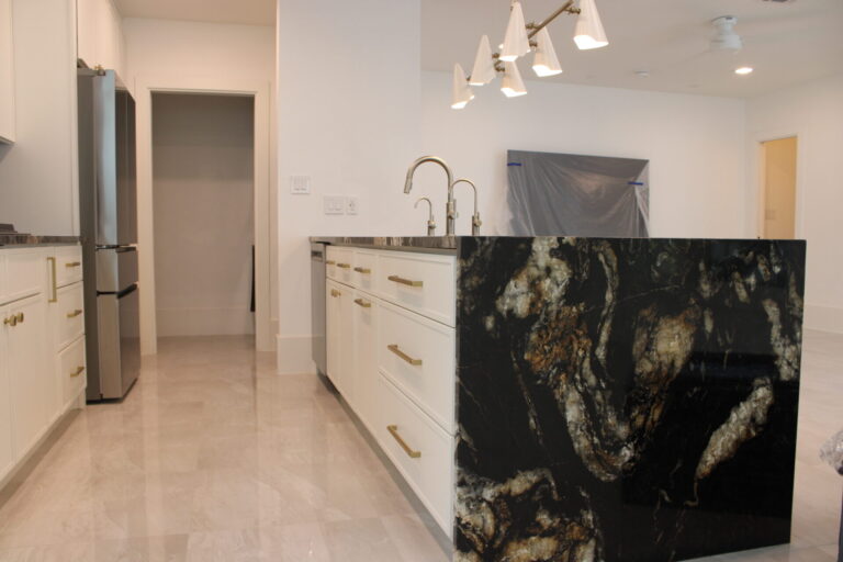 kitchen-white-marble-island-1